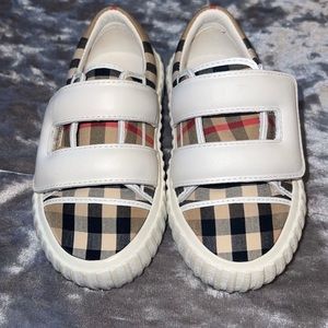 Burberry little kids Mark low top check sneaker size 6